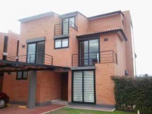 CASA CHIA CLUB HOUSE ESTRENAR  329 METROS CUADRADOS 