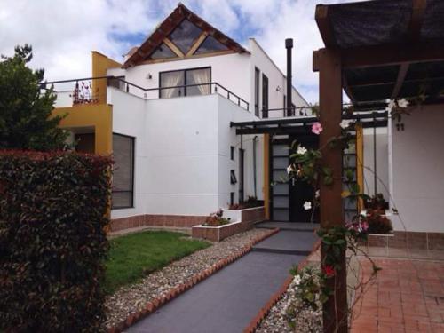 CASA CONDOMINIO  220 M2 CHIA CAMPESTRE CERCA DE PIEDRA 
