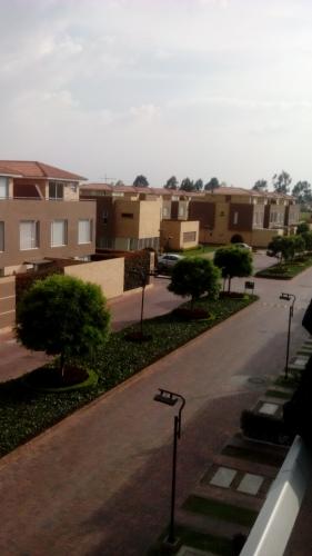 URGE¡¡CHIA CONDOMINIO GUAYMARAL 170 METROS 2 PISOS MAS ALTILLO