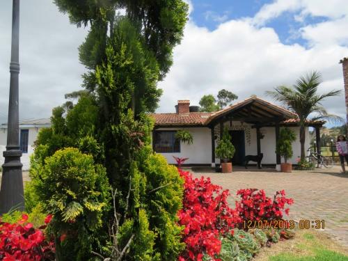 PERMUTA CASA COGUA CAMPESTRE 300 METROS LOTE 3000