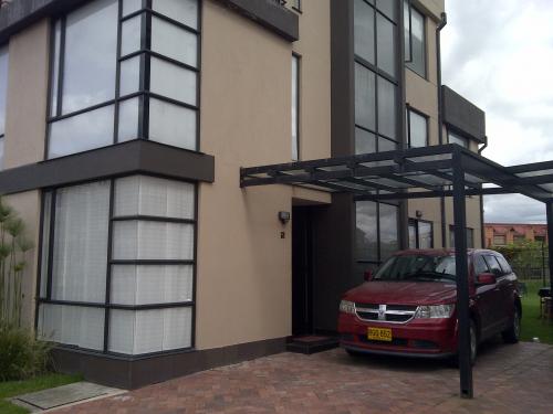 GANGAZO CHIA CASA 190 METROS CLUB HOUSE