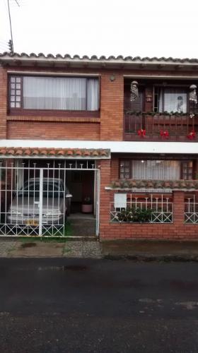 PERMUTA POR CASA MEDELLIN CASA CHIA SECTOR PARMALAC CONJUNTO ABIERTO 242 METROS