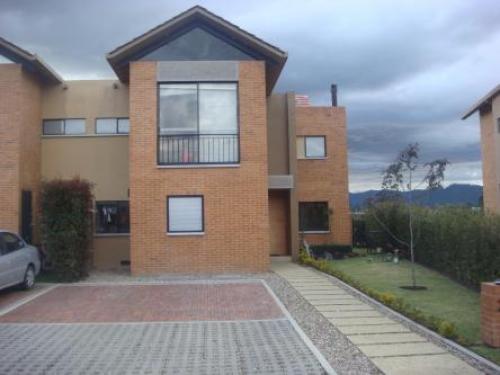 HACIENDA FONTANAR LINDA  ALAMO 167 METROS LOTE 322