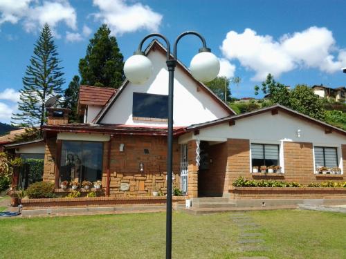 Casa campestre 1.800 mts2 en El Retiro(055)