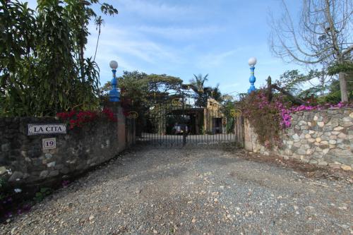 Finca La Ceja de 10.000 mts2, Vendo(057)