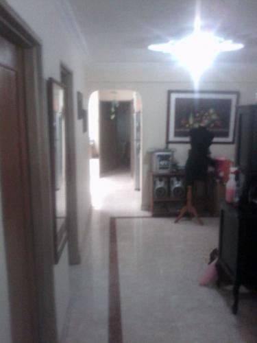 CASA BIFAMILIAR PARA LA VENTA  EN NAPOLES SOBRE VIA PEATONAL