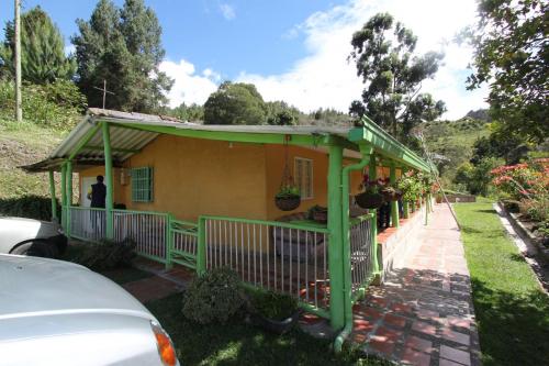 Finca santa clara a 3km de la autopista.