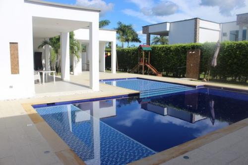 Lujosa Casa en Conjunto Campestre Barú