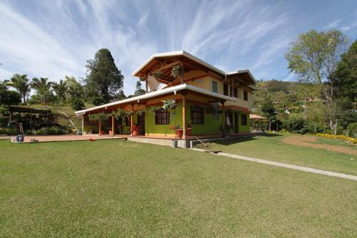 Finca en Guarne, vereda La Mulona(017)
