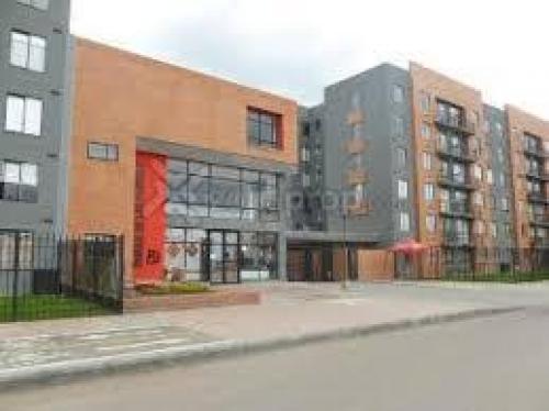 VIAJO ESTRENAR APTO. 51 METROS PRIMER PISO ENCORTINADO 