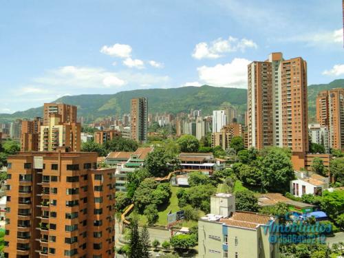 Apartamentos Amoblados por Temporadas  código. AP35 ( Poblado – Aguacatala )