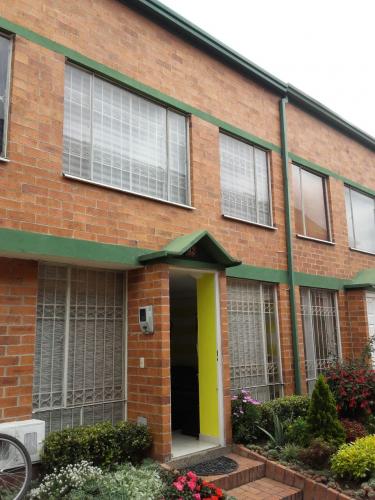 Casa Mirandela 95 m2 remodelada conjunto cerrado