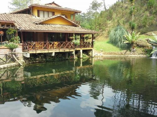Hermosa finca con lago, Guarne