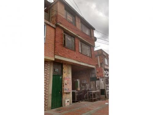 Casa en Venta en Suba central.Tres pisos: dos apartamentos, una bodega y rentando.