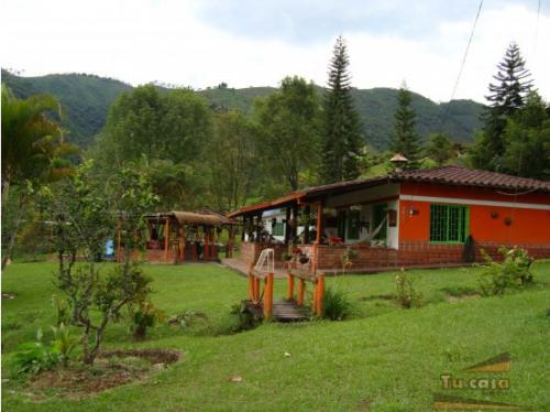OPORTUNIDAD casafinca Angelopolis. ASI ES TU CASA