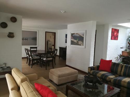 VENDO CASA CRISTALES