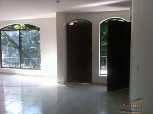 CASA 3ER PISO, EXCELENTE UBICACIÓN, ENVIGADO. ASI ES TU CASA