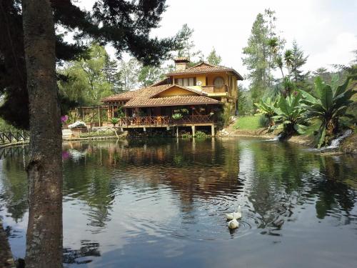 Hermosa finca con lago, Guarne