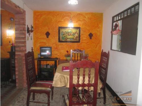 CASA UBICADA EN ROBLEDO. ASI ES TU CASA