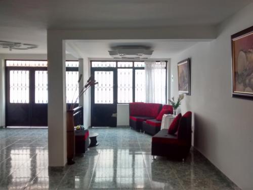 Casa de Tres Pisos en Venta Urbanización Hacienda Piedrapintada