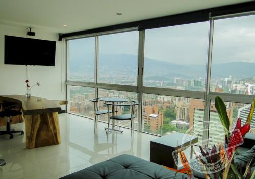 Apartamento Amoblado en El Poblado, Milla de Oro Cód A230