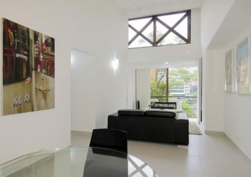 Apartamento Amoblado en El Poblado, Milla de Oro Cód A404