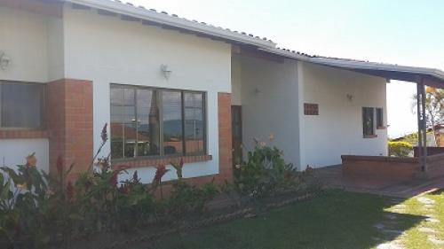 Hermosa amplia y acogedora casa en condominio Campestre cerca a Pereira