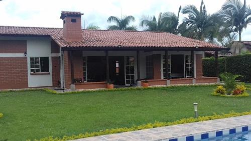 Hermosa en sector tranquilo y seguro vendo casa campestre en condominio de combia