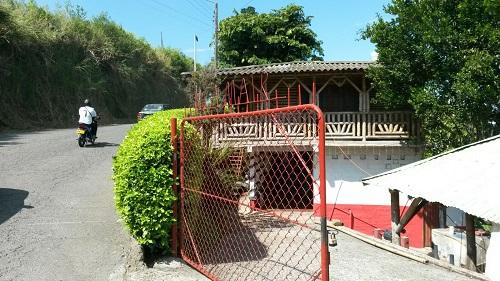 Sobre la via, vendo casa vía a Alcalá, vereda la Estrella. 