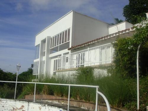 Vendo hermosa casa campestre con excelente lote para seguir construyendo, vía a Cartago