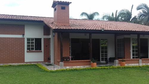 Vendo casa en condominio campestre de combia a 30 minutos de Pereira