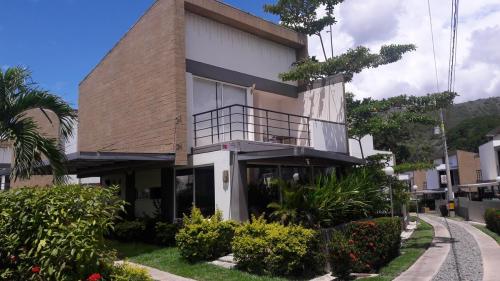 Casa en unidad cerrada en Santa fe de Antioquia
