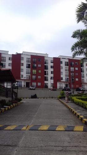 Vendo apartamento cerca al Aeropuerto, sobre la Av 30 de Agosto