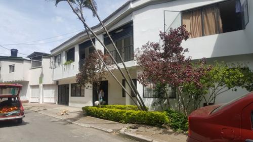 CASA 440M2, SANTA HELENA,  PRECIO NEGOCIABLE .