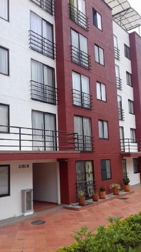 Vendo apartamento 2° piso cerca al Aeropuerto y al Centro Comercial Unicentro