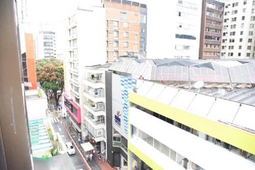 En pleno corazón de la Ciudad vendo amplio y acogedor apartamento