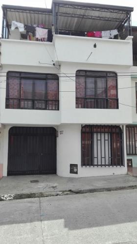 Vendo casa 3 niveles en Barrio la Acuarela de Cuba Pereira