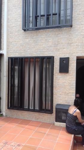 Vendo casa dúplex, vehícular en Barrio la Acuarela del Barrio Cuba