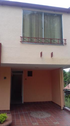 Vendo casa en conjunto residencial cerca al Aeropuerto