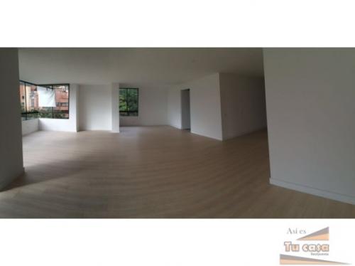LUJOSO APARTAMENTO UBICADO EN EL POBLADO. ASI ES TU CASA