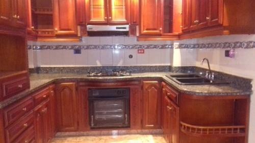 Vendo casa grande de 3 niveles en Barrio Corales, estrato 5.