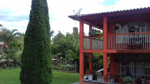 Vendo hermosa casa campestre en excelente vereda de Santa Rosa de Cabal