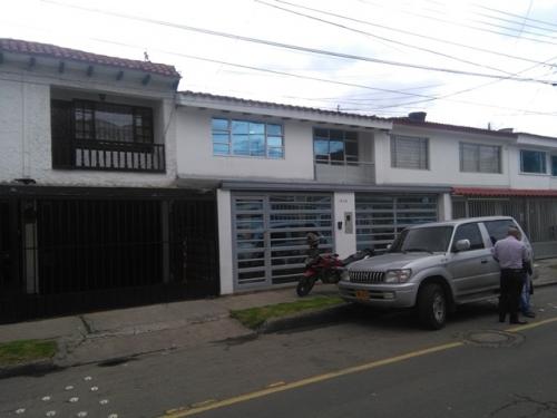 CASA BARRIO MODELIA - COMERCIAL