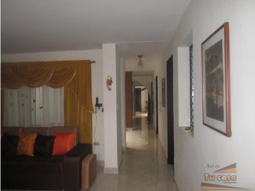 CASA UBICADA EN MANRIQUE CERCA ESTACION METROPLUS. ASI ES TU CASA