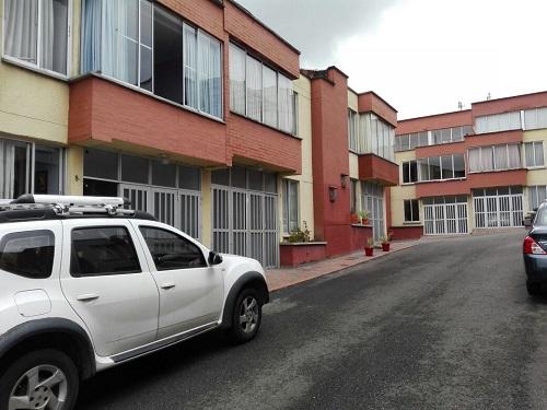 Vendo casa duplex en conjunto residencial sector la Elvira cerca a la Av 30 de Agosto