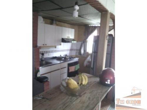CASA CON APARTAESTUDIO ITAGUI BARILOCHE. ASI ES TU CASA