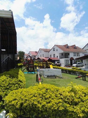 Casa 3 niveles en conjunto residencial de la Av Sur Pereira