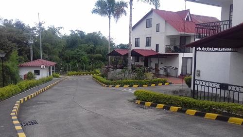 Amplia hermosa, esquinera en excelente conjunto residencial cerca al Aeropuerto