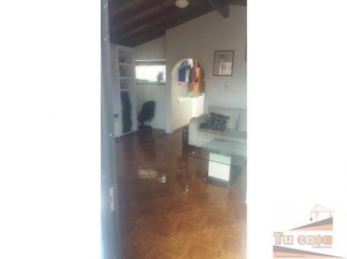 CASA 3 NIVELES CON 2 LOCALES EN EL 1erNivel 160Mts2. ASI ES TU CASA