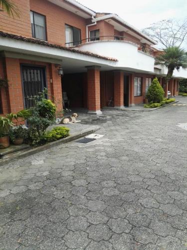 Casa duplex amplia buen conjunto residencial de Alamos, estrato 6